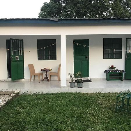 Anns Guesthouse Bakaugambia Esterno foto