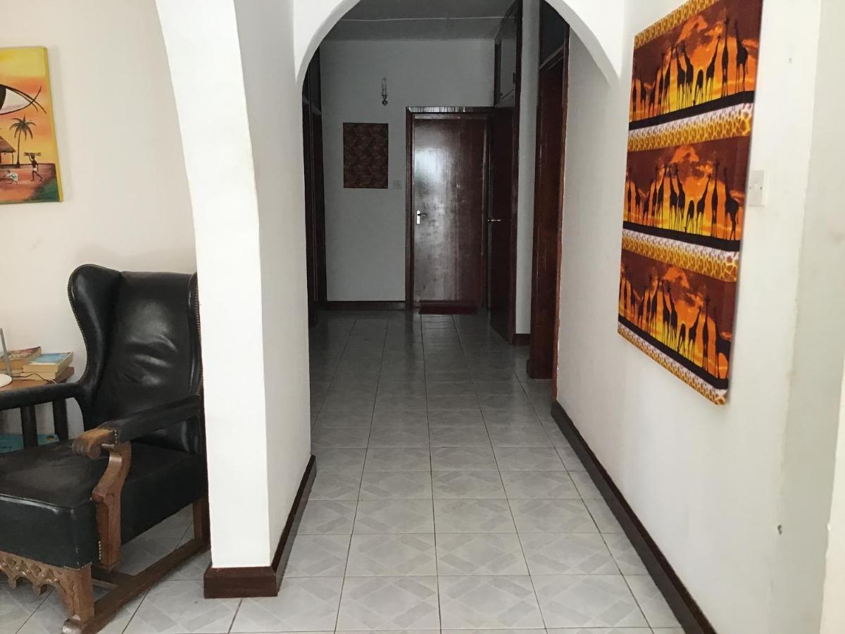 Anns Guesthouse Bakaugambia Esterno foto