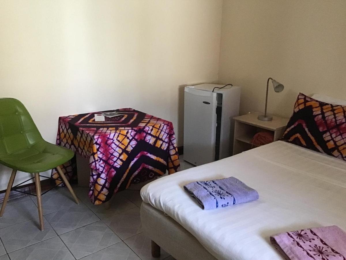 Anns Guesthouse Bakaugambia Esterno foto