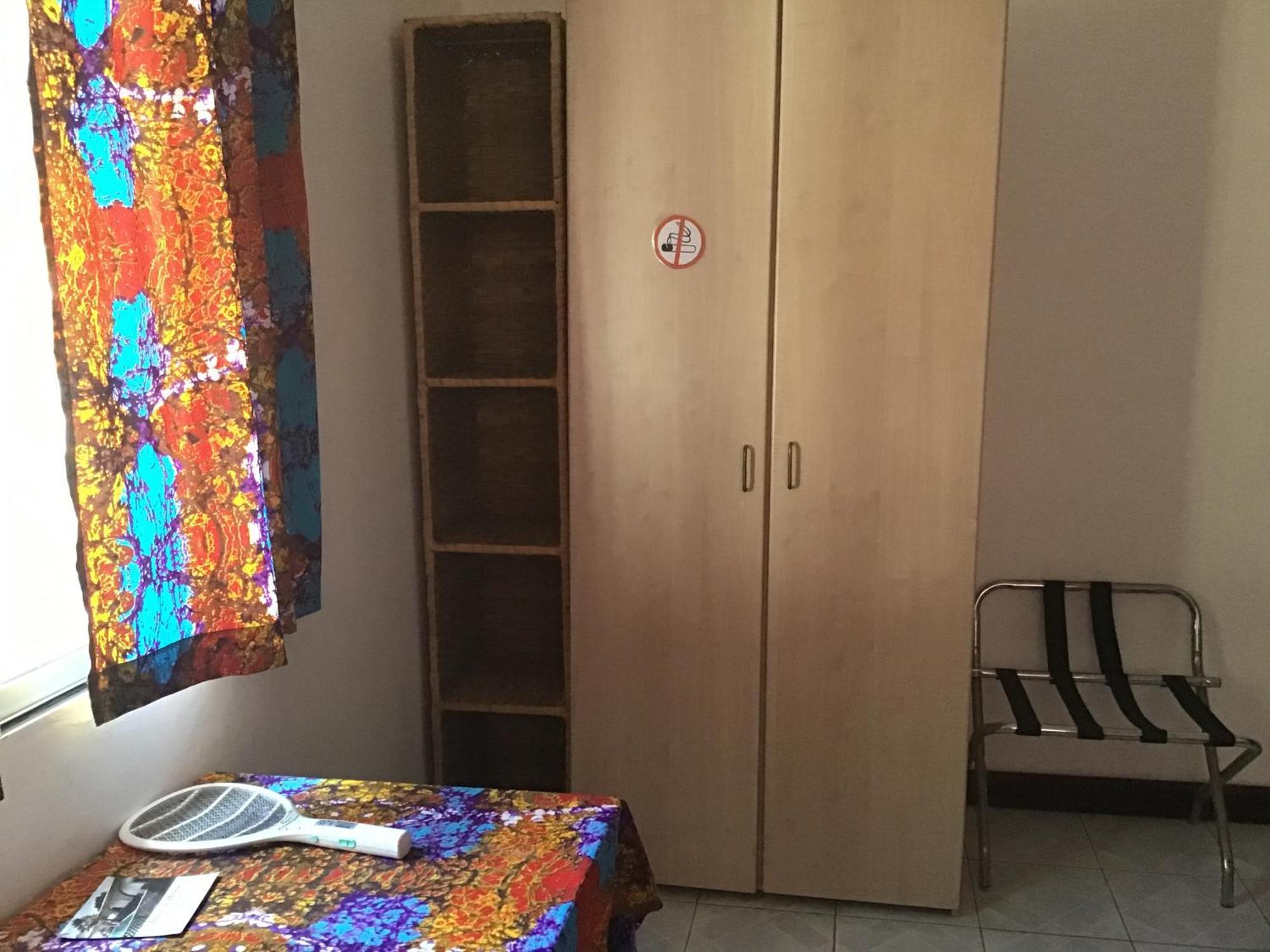 Anns Guesthouse Bakaugambia Esterno foto