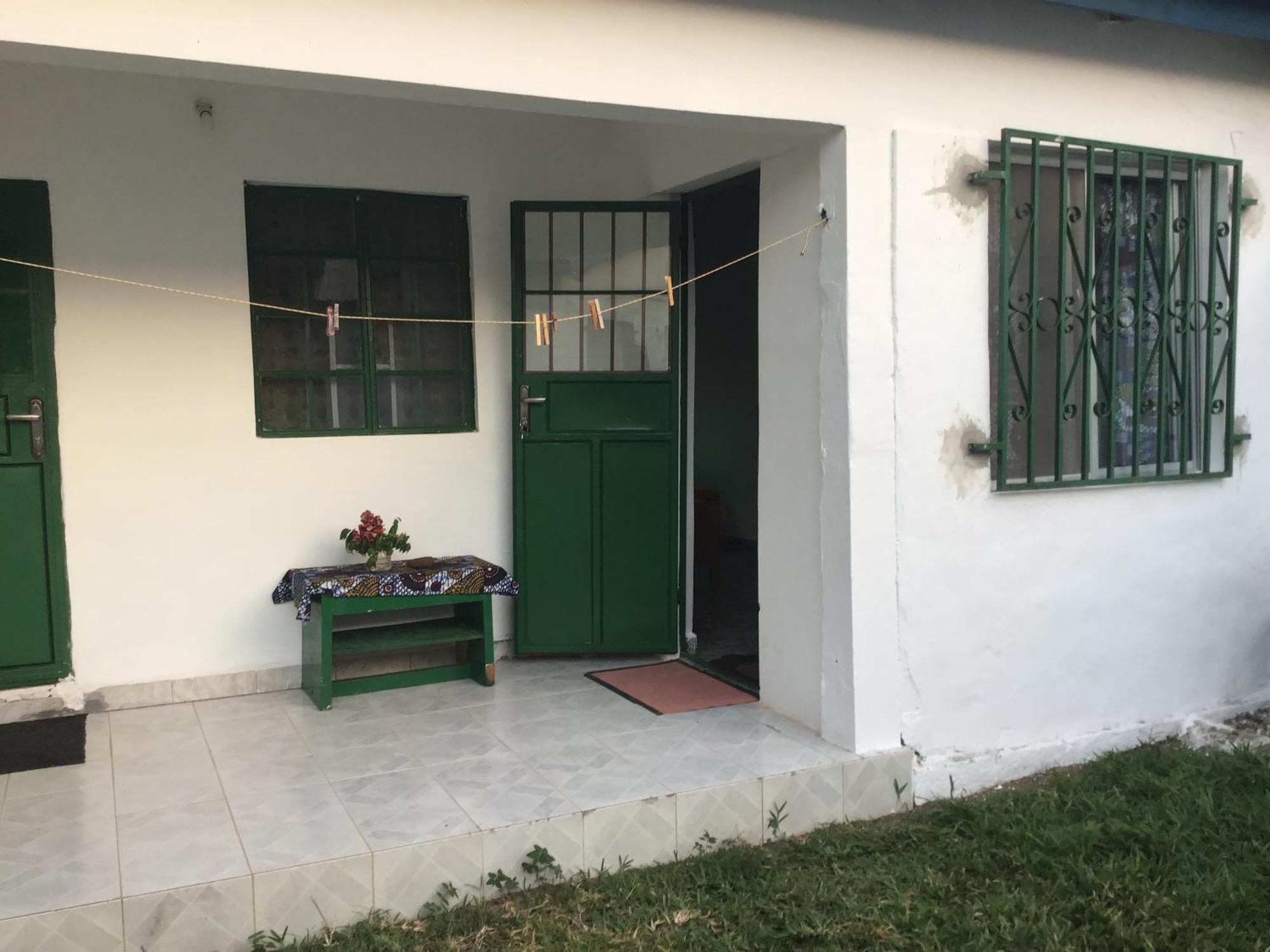 Anns Guesthouse Bakaugambia Esterno foto