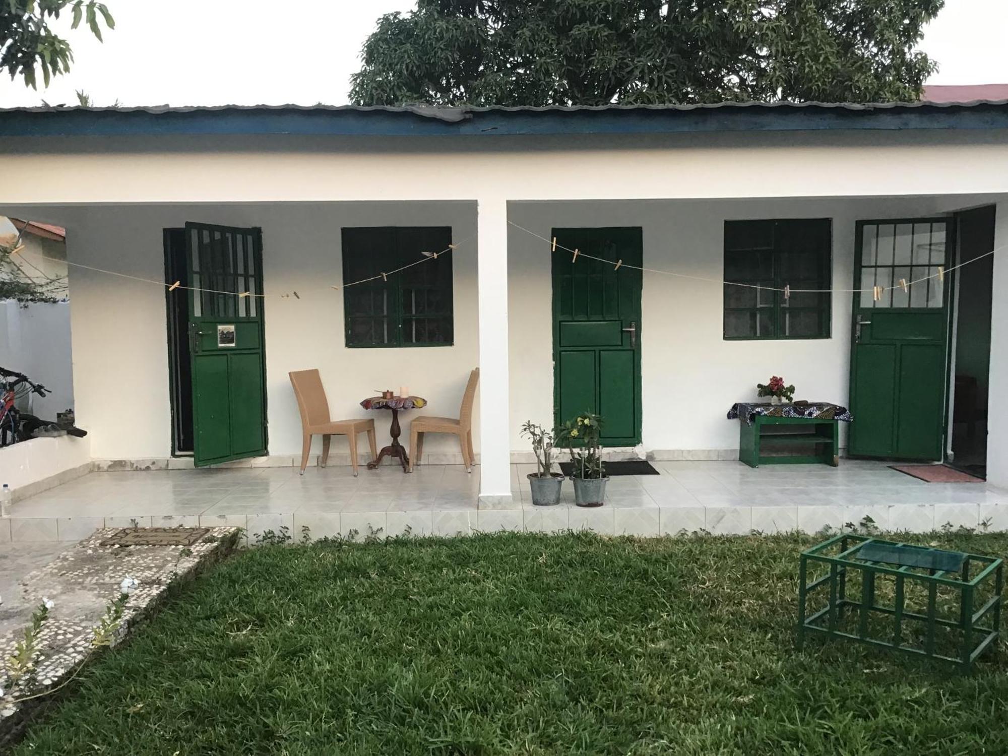 Anns Guesthouse Bakaugambia Esterno foto