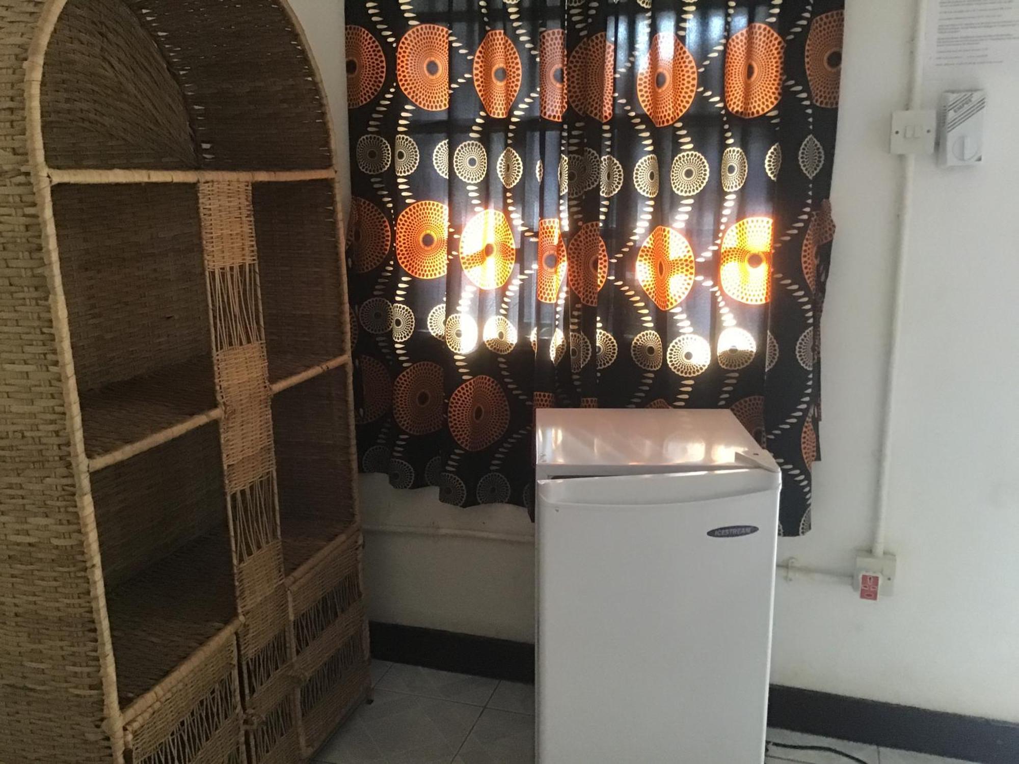 Anns Guesthouse Bakaugambia Esterno foto