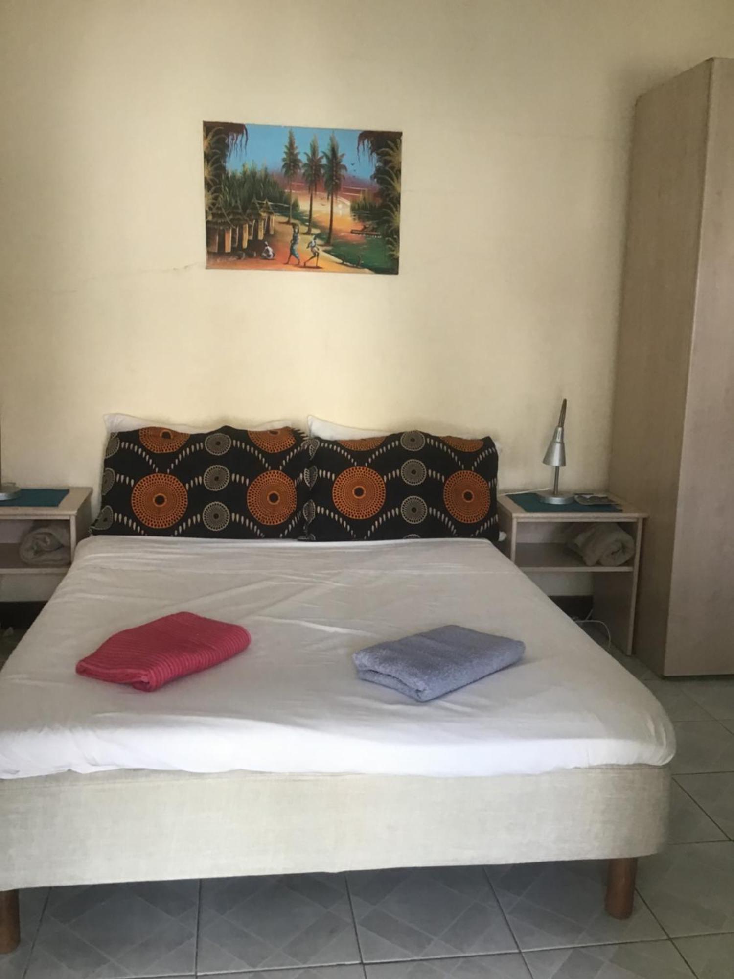 Anns Guesthouse Bakaugambia Esterno foto