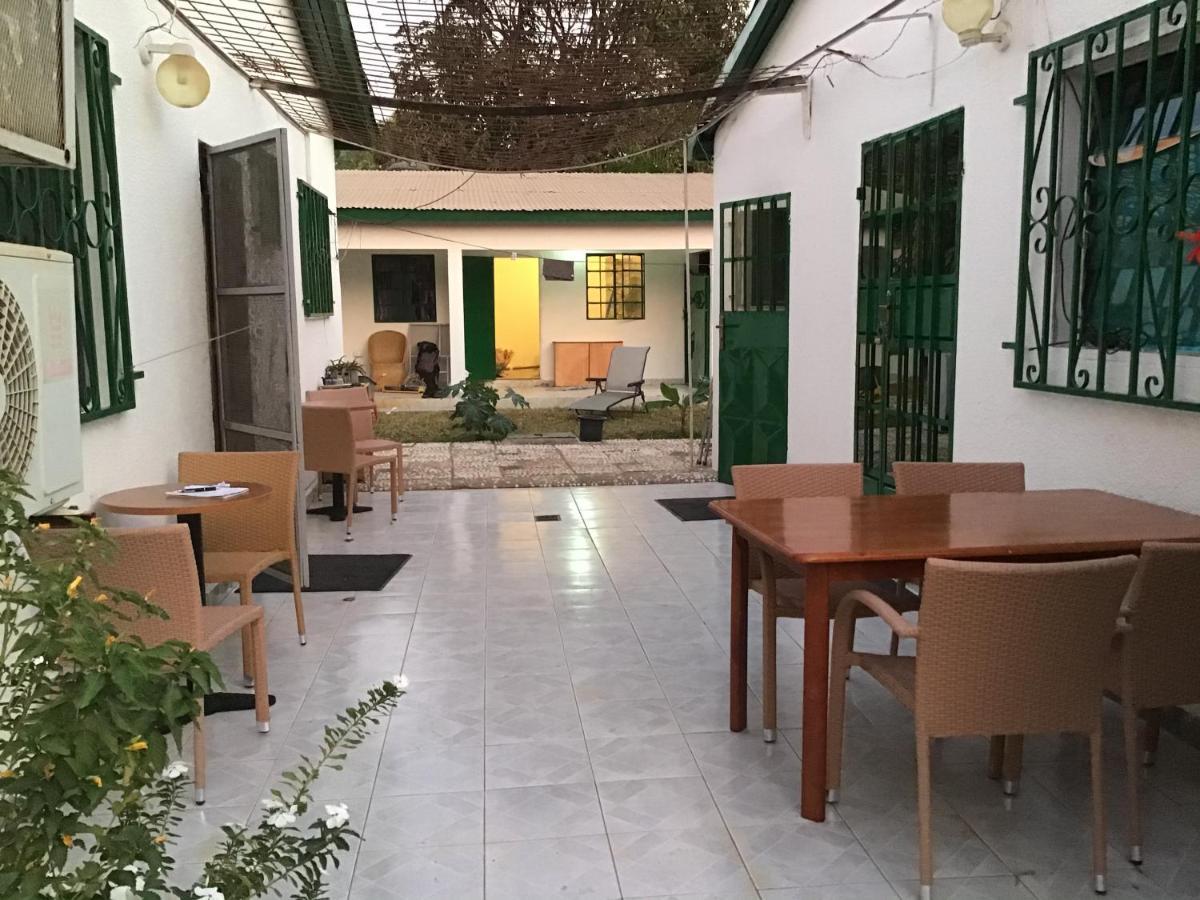 Anns Guesthouse Bakaugambia Esterno foto