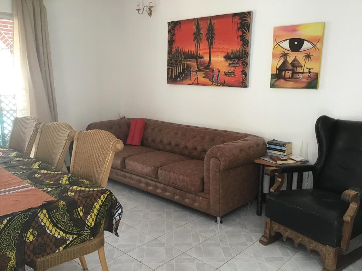 Anns Guesthouse Bakaugambia Esterno foto