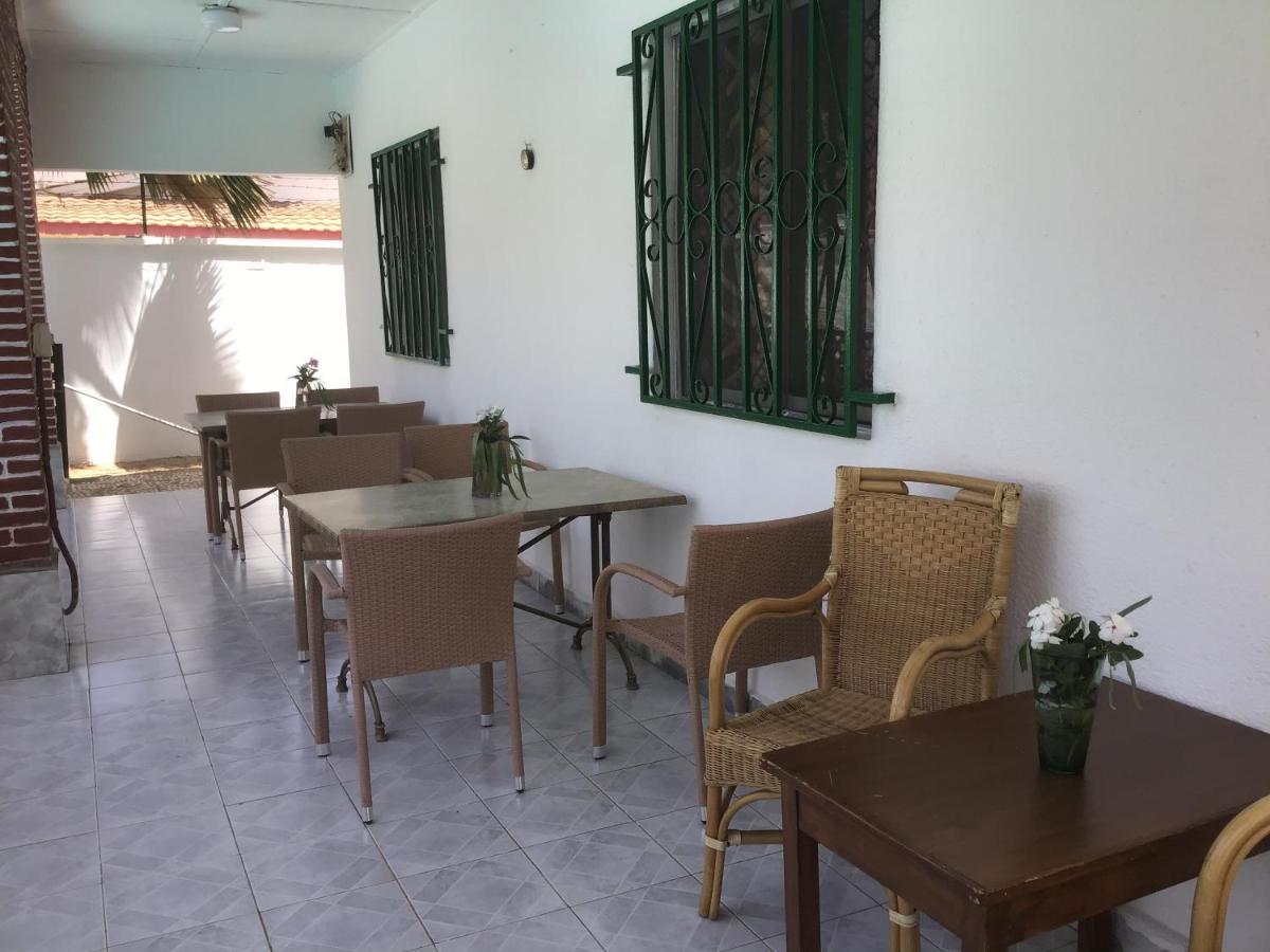 Anns Guesthouse Bakaugambia Esterno foto