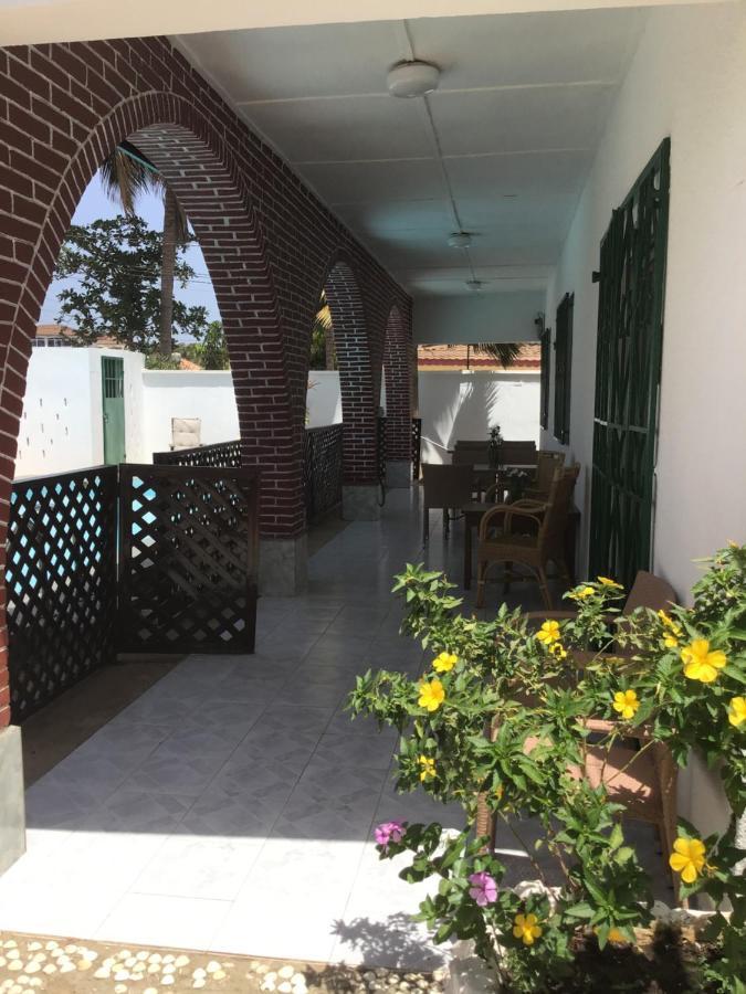 Anns Guesthouse Bakaugambia Esterno foto