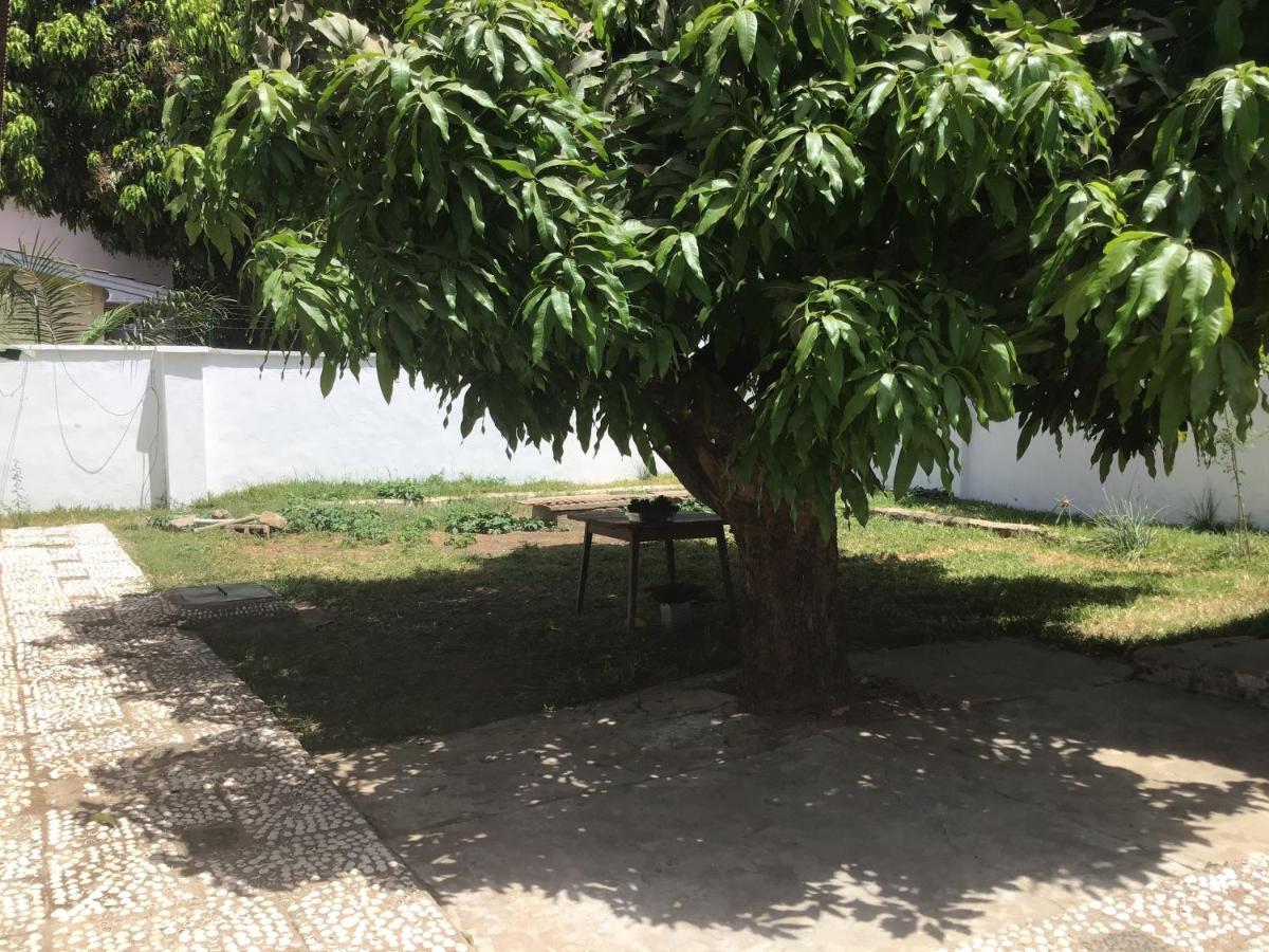Anns Guesthouse Bakaugambia Esterno foto