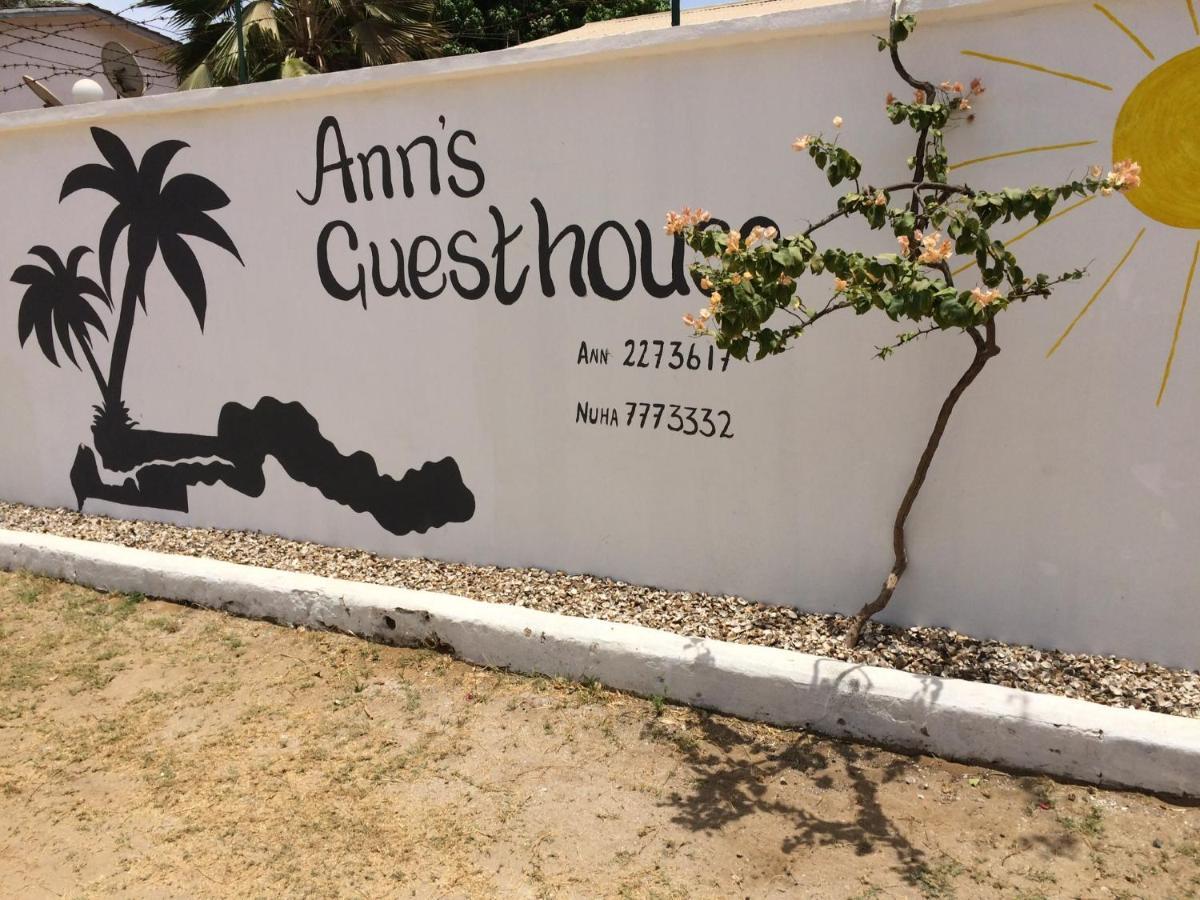 Anns Guesthouse Bakaugambia Esterno foto